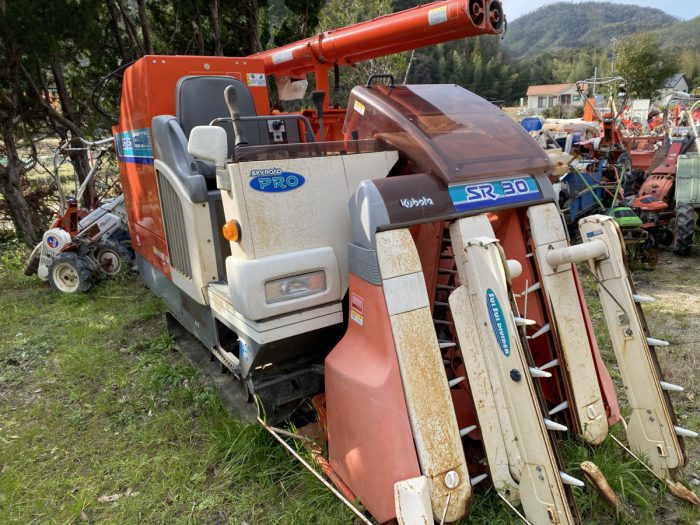 クボタ kubota コンバイン SR30 SKYROAD PRO 3条刈り 30馬力 869時間を買取ました！